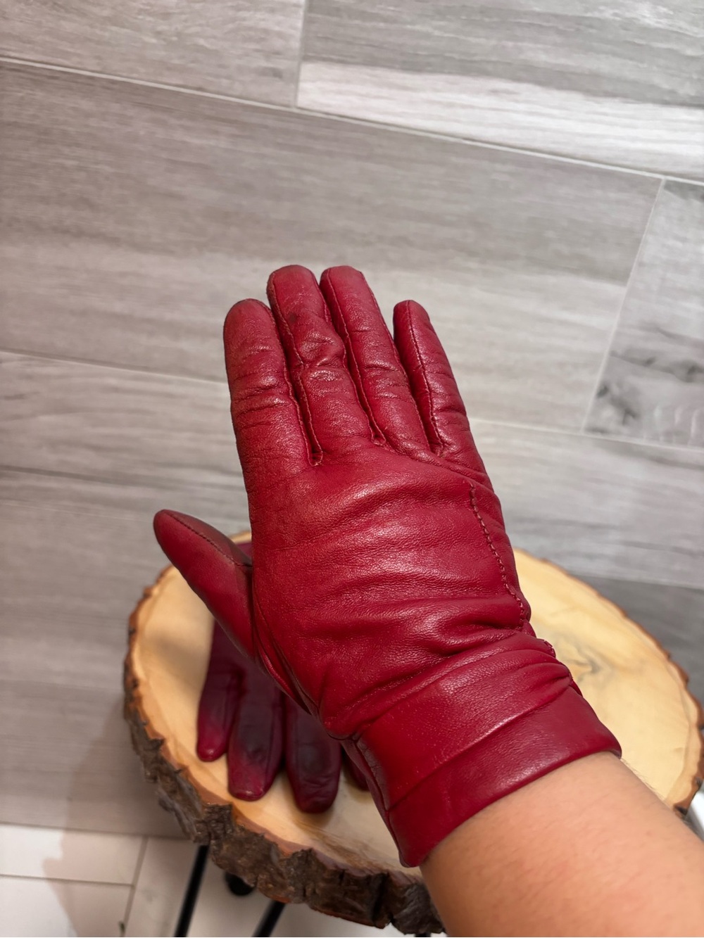 3/$30 Lovely Vintage red leather lined gloves - size 7.5